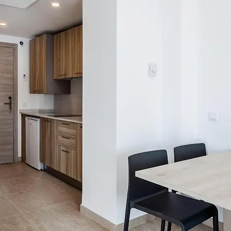 Blanco Y Negro - Recien Reformado Apartamento Lloret de Mar